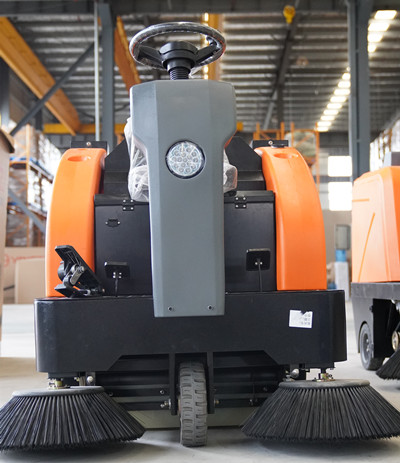 榮事達(dá)駕駛式掃地機(jī)真的好用嗎?